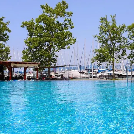 Bl Yacht Club A Iii58 Balatonlelle